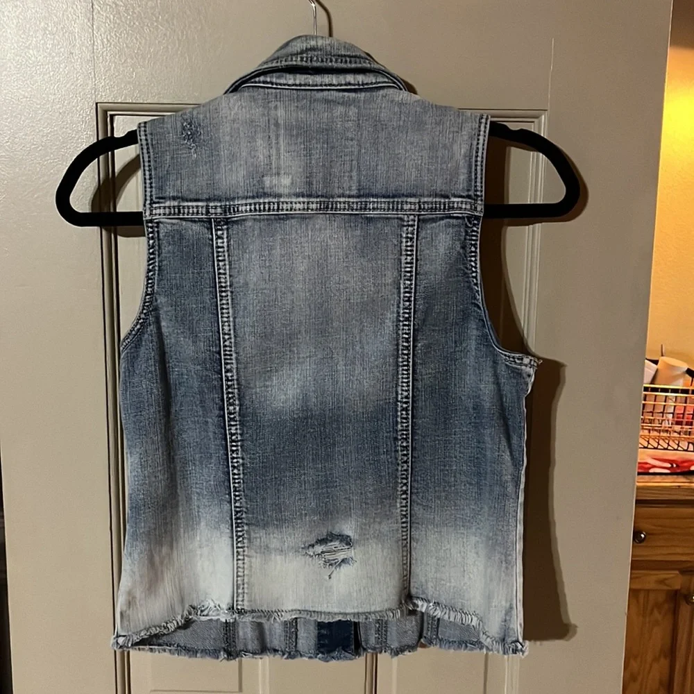 Silver Jeans Co. Vest distressed style - Picture 3 of 5